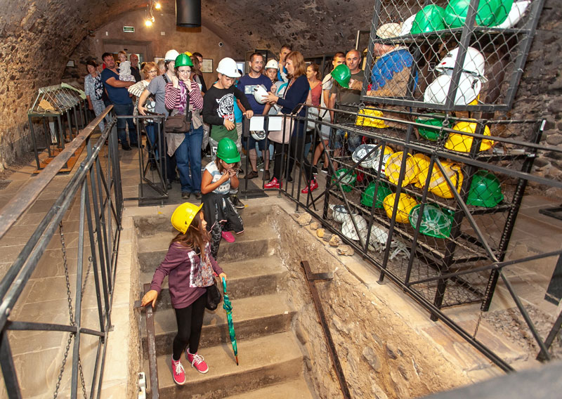 Group of visitors entrering the exhibition of Kremnica mining and metallurgy