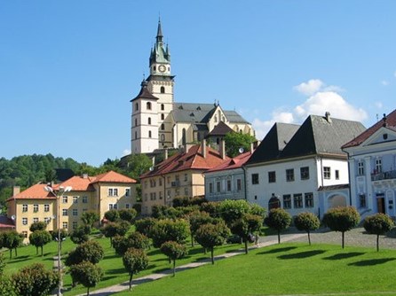 Mestský hrad od Štefánikovho námestia