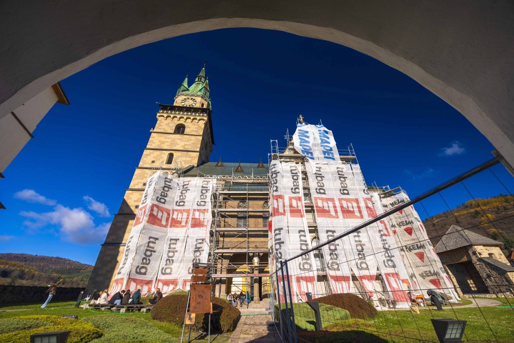 Oznam pre návštevníkov múzea.