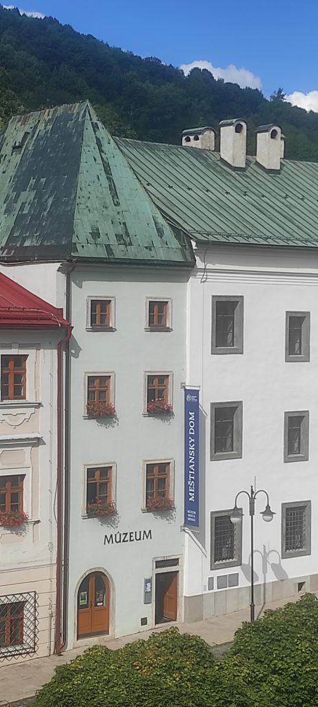 Otváracie hodiny a kontakty